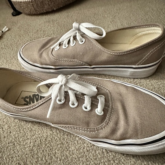 Basically new Vans Authentic shoe - Picture 3 of 6